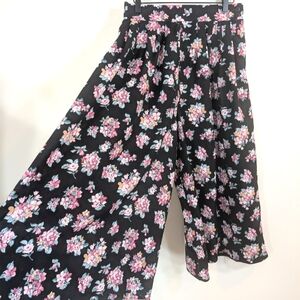 Vintage Bryn Connelly high waist, pleated, rayon, cropped  palazzo pants. Large.